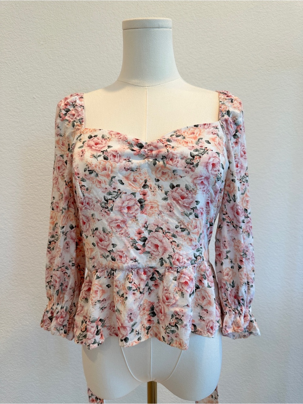 Mi Ami Floral Tie-Back Peplum Blouse – Size Medium